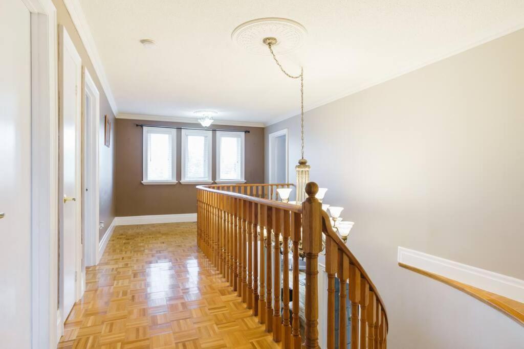 Beautiful Home 4 Bed, 3 Bath, Garage, Backyard! Mississauga Zewnętrze zdjęcie