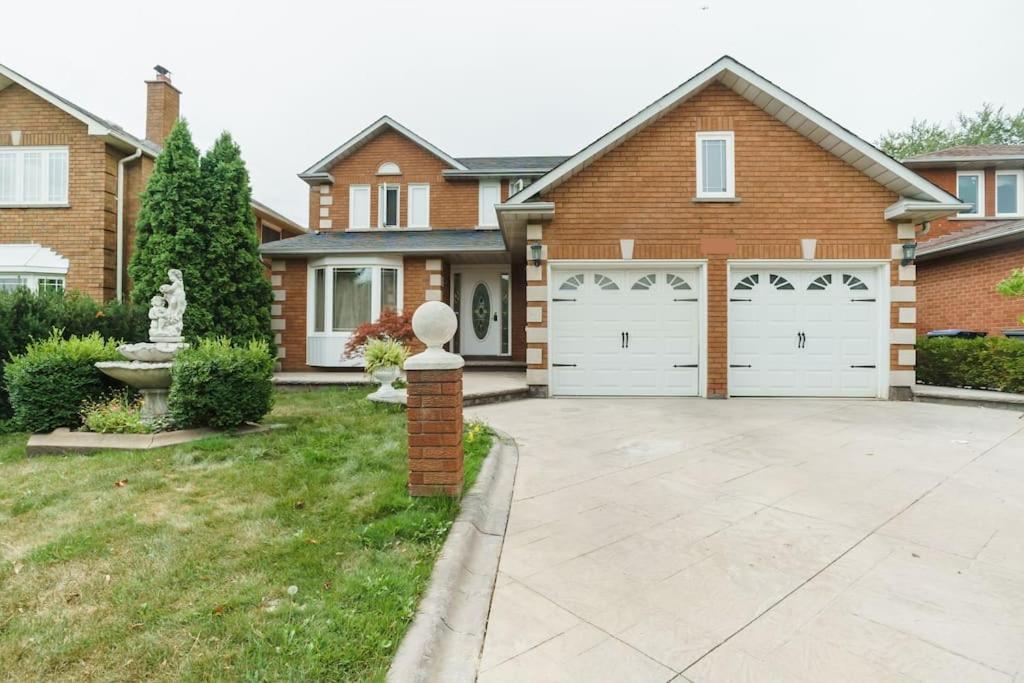 Beautiful Home 4 Bed, 3 Bath, Garage, Backyard! Mississauga Zewnętrze zdjęcie