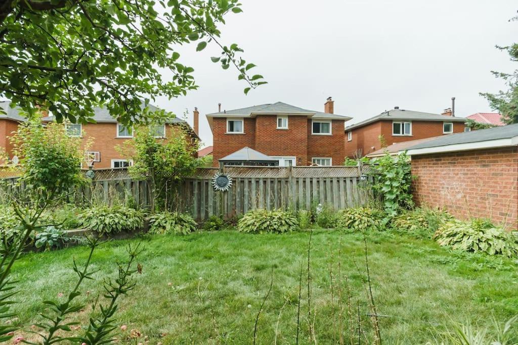 Beautiful Home 4 Bed, 3 Bath, Garage, Backyard! Mississauga Zewnętrze zdjęcie
