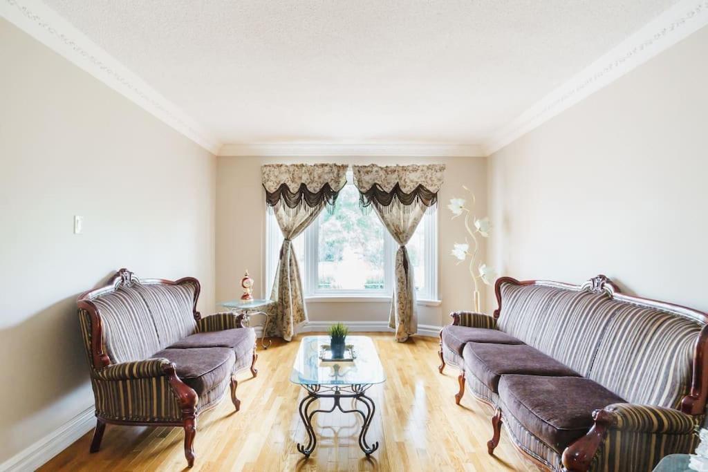 Beautiful Home 4 Bed, 3 Bath, Garage, Backyard! Mississauga Zewnętrze zdjęcie