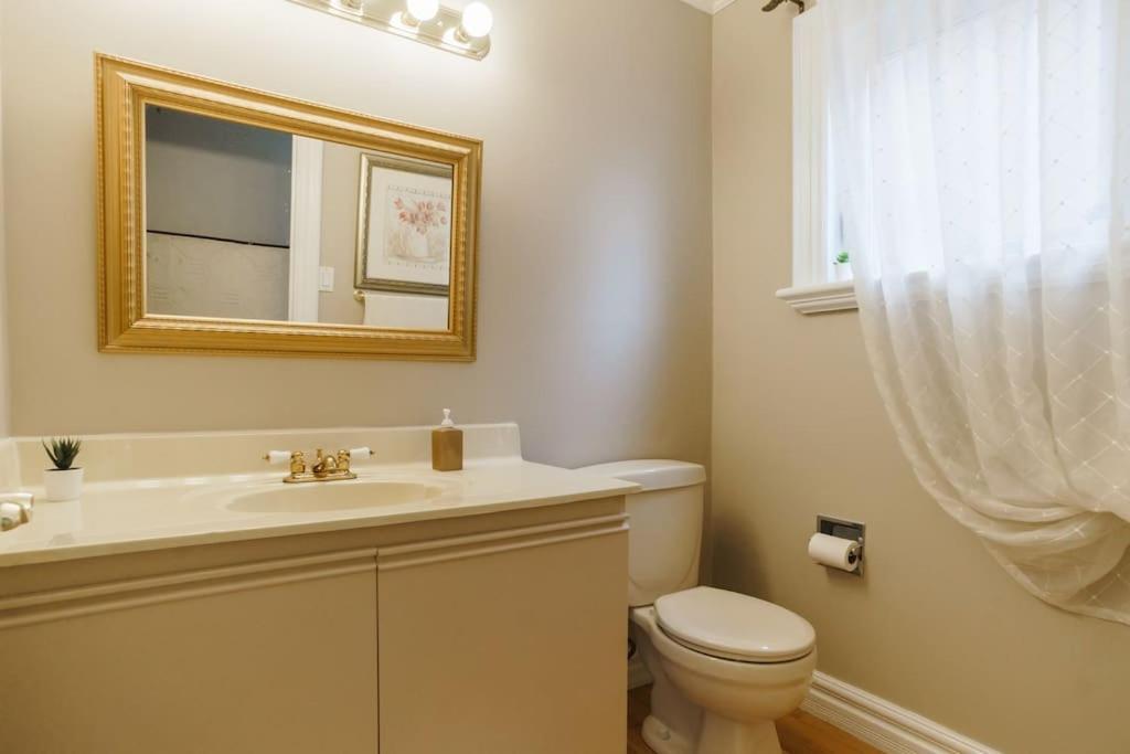 Beautiful Home 4 Bed, 3 Bath, Garage, Backyard! Mississauga Zewnętrze zdjęcie