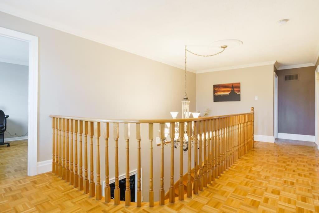Beautiful Home 4 Bed, 3 Bath, Garage, Backyard! Mississauga Zewnętrze zdjęcie