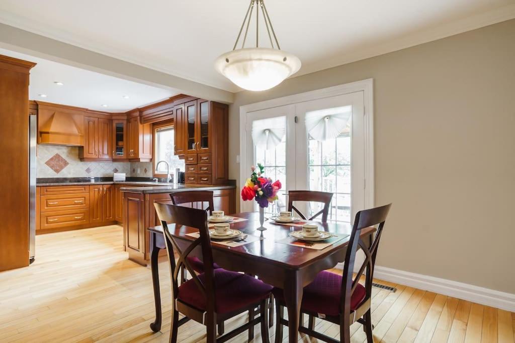 Beautiful Home 4 Bed, 3 Bath, Garage, Backyard! Mississauga Zewnętrze zdjęcie