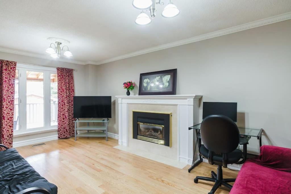 Beautiful Home 4 Bed, 3 Bath, Garage, Backyard! Mississauga Zewnętrze zdjęcie